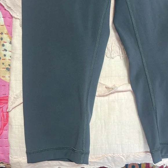 Lululemon Grey size 8 Wunder Under leggings cropped 17” inseam - Picture 7 of 10